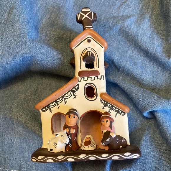 Peruvian red clay ceramic church scene with two adults and baby. - Picture 1 of 8